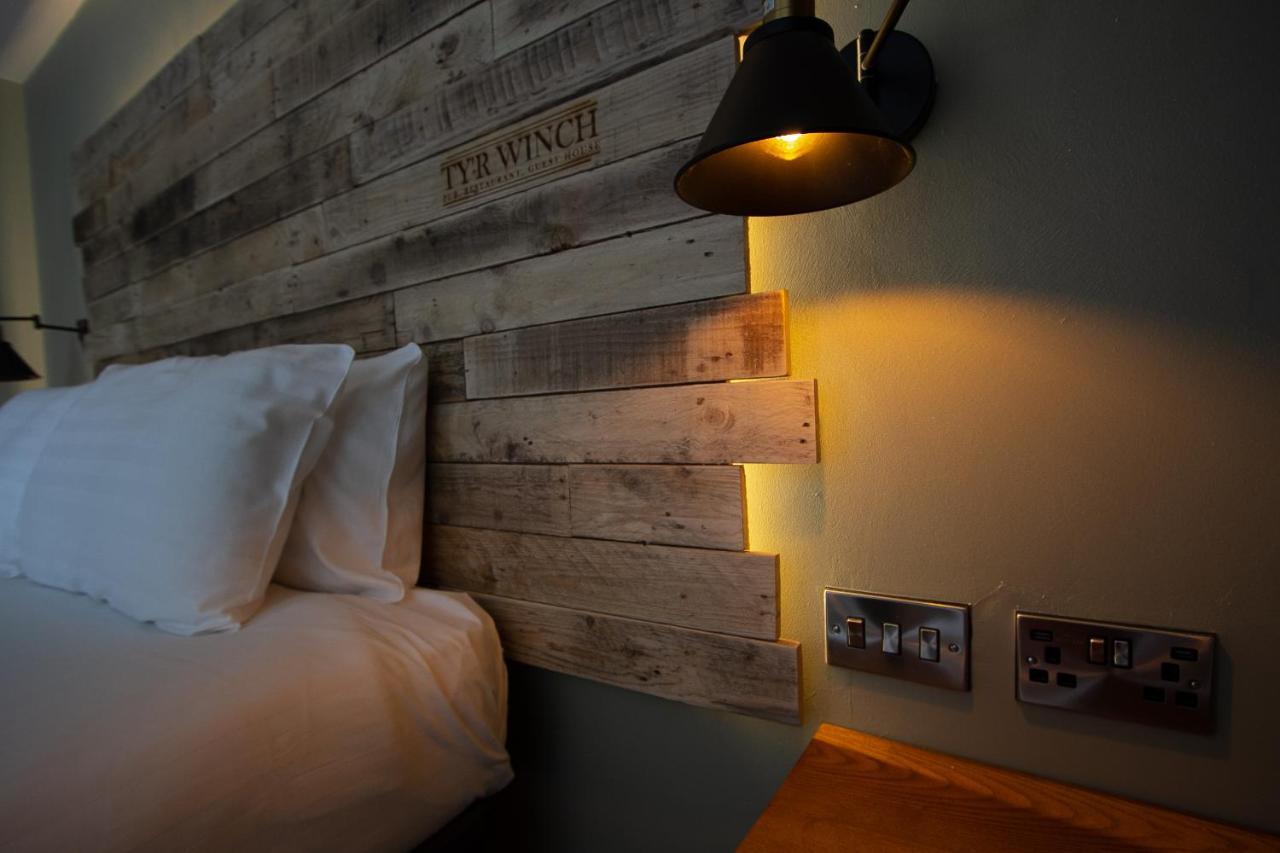 Hotel Tyr Winch Cardiff Esterno foto
