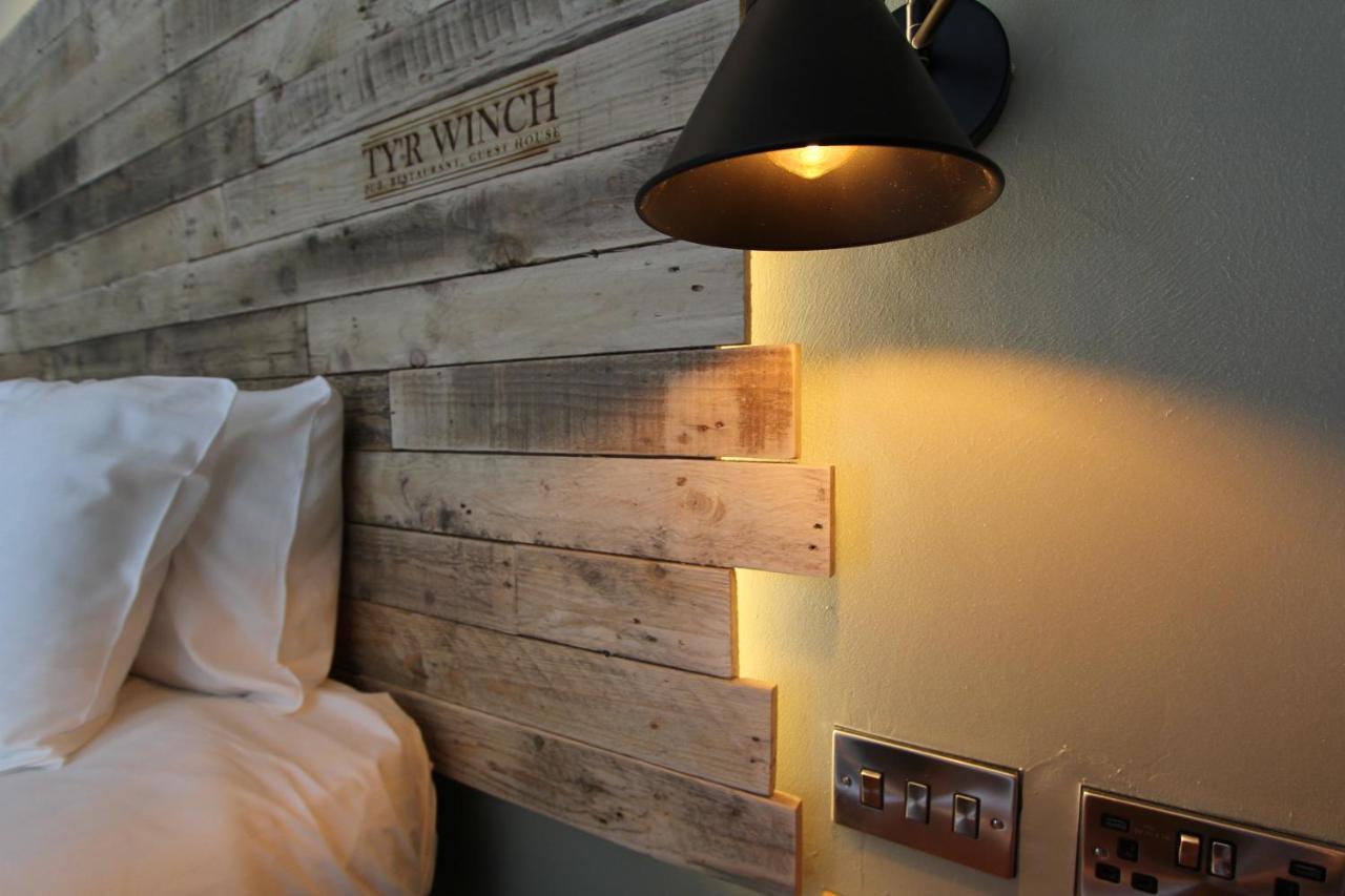 Hotel Tyr Winch Cardiff Esterno foto