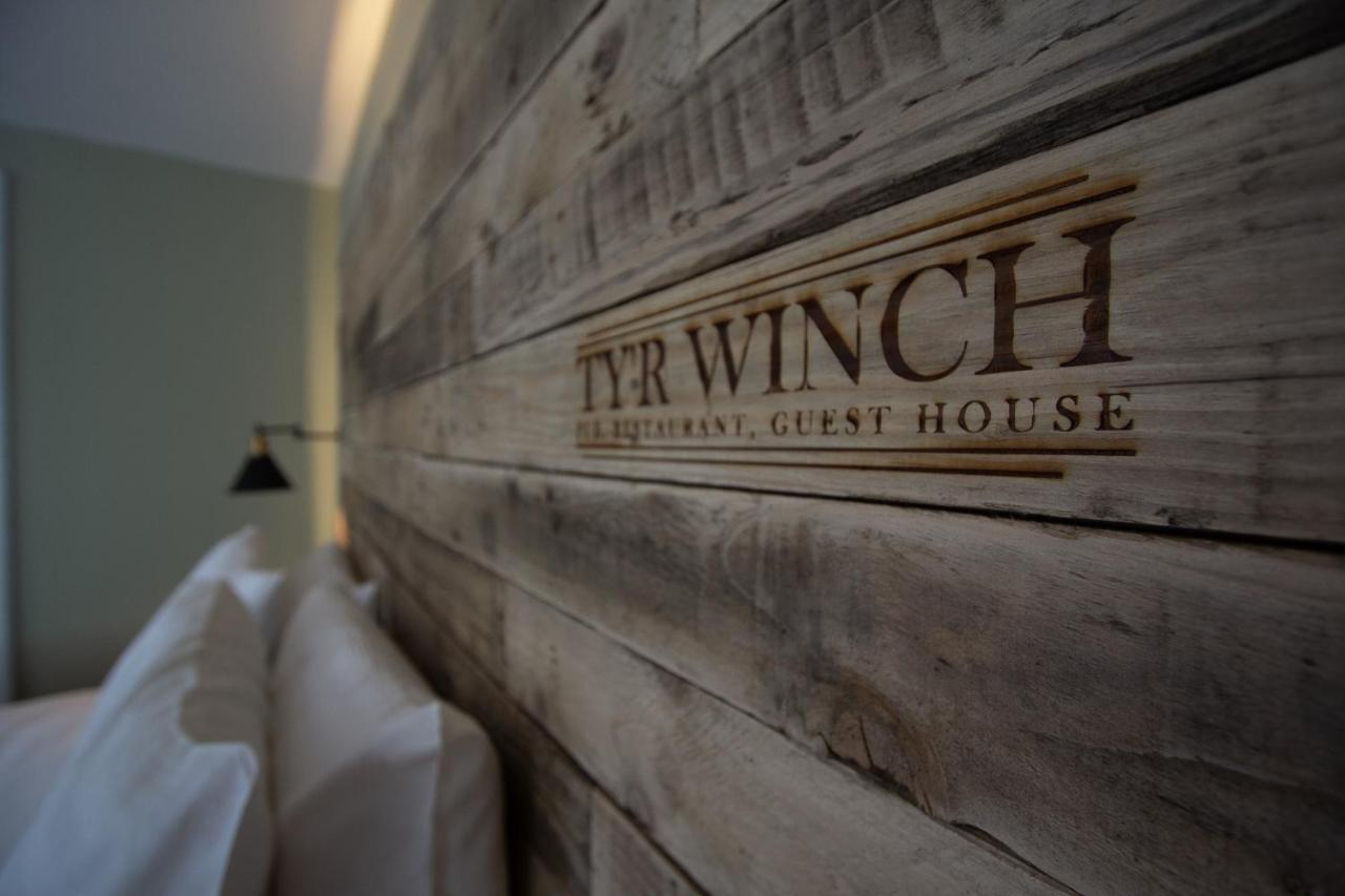 Hotel Tyr Winch Cardiff Esterno foto