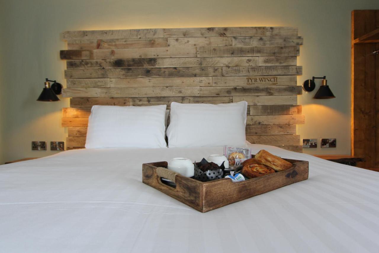 Hotel Tyr Winch Cardiff Esterno foto
