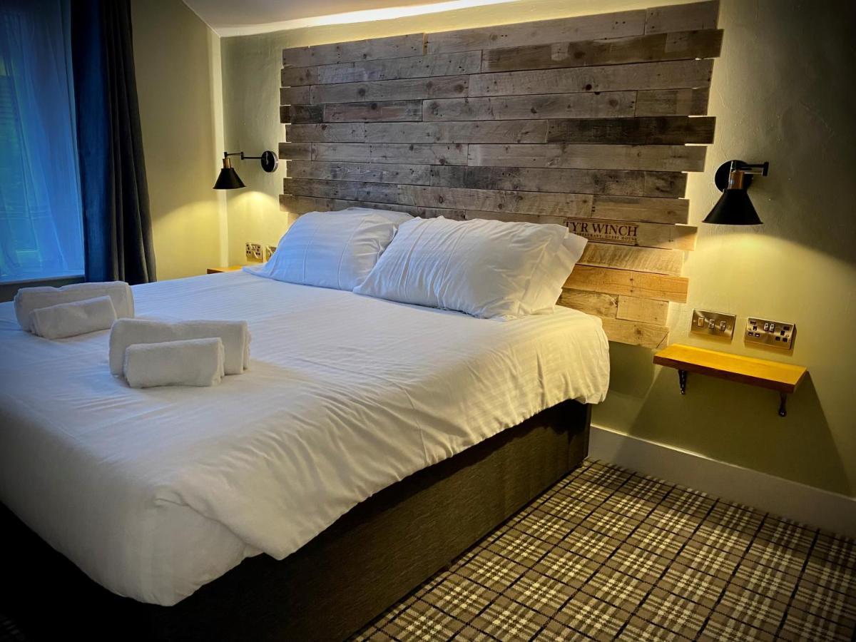 Hotel Tyr Winch Cardiff Esterno foto