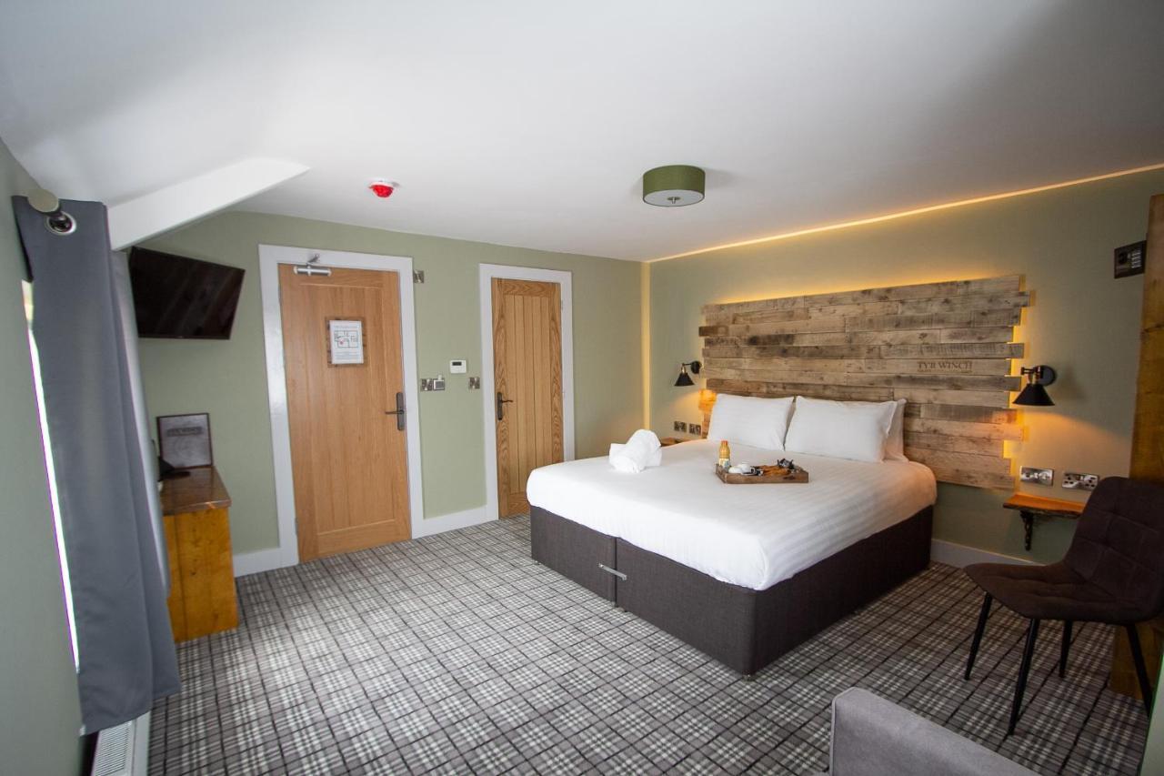 Hotel Tyr Winch Cardiff Esterno foto