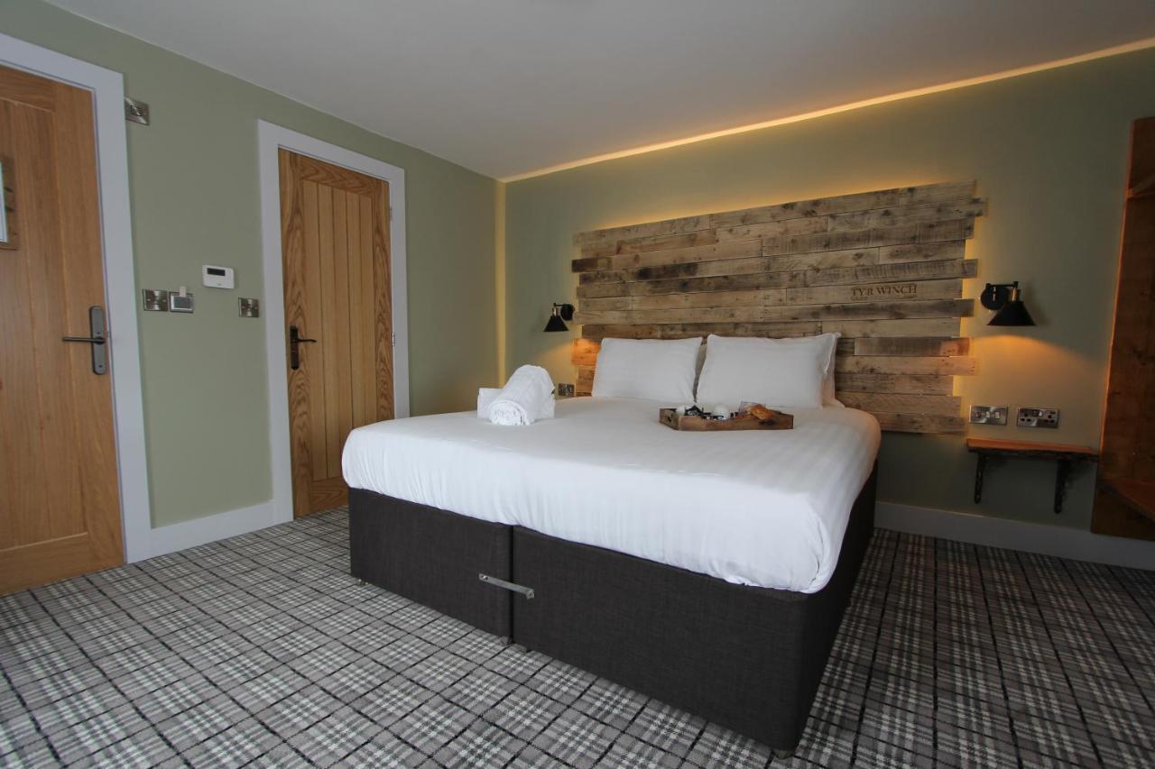 Hotel Tyr Winch Cardiff Esterno foto