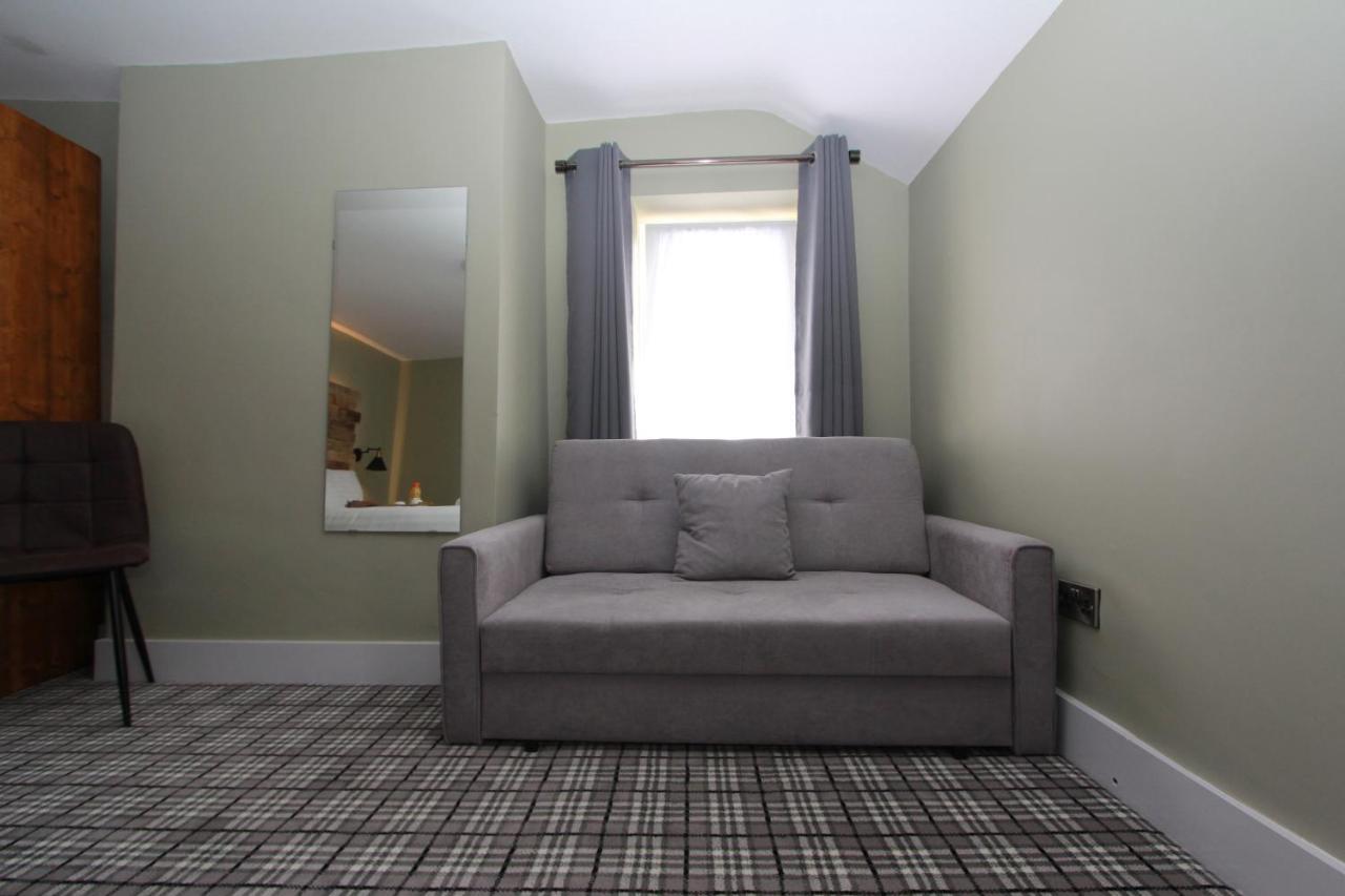 Hotel Tyr Winch Cardiff Esterno foto