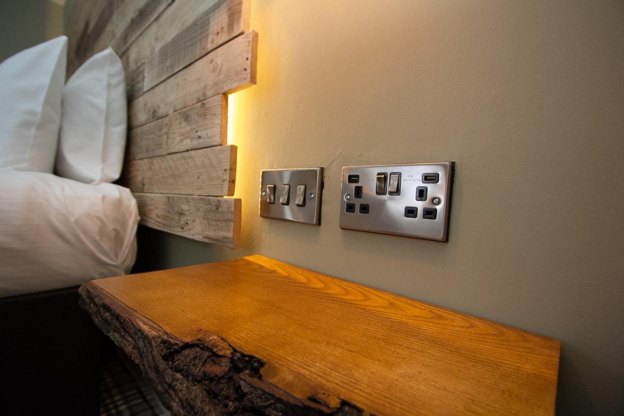 Hotel Tyr Winch Cardiff Esterno foto