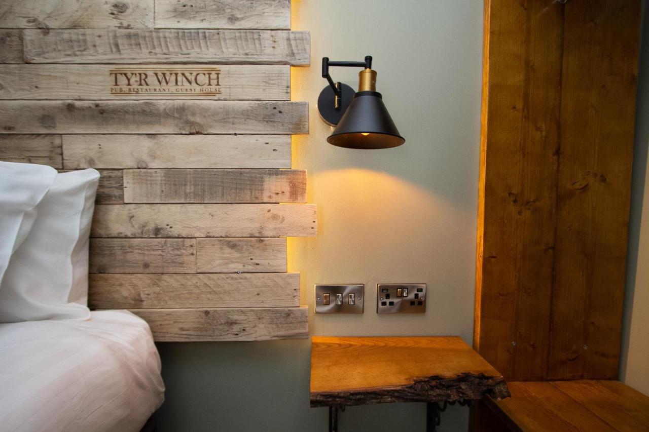 Hotel Tyr Winch Cardiff Esterno foto