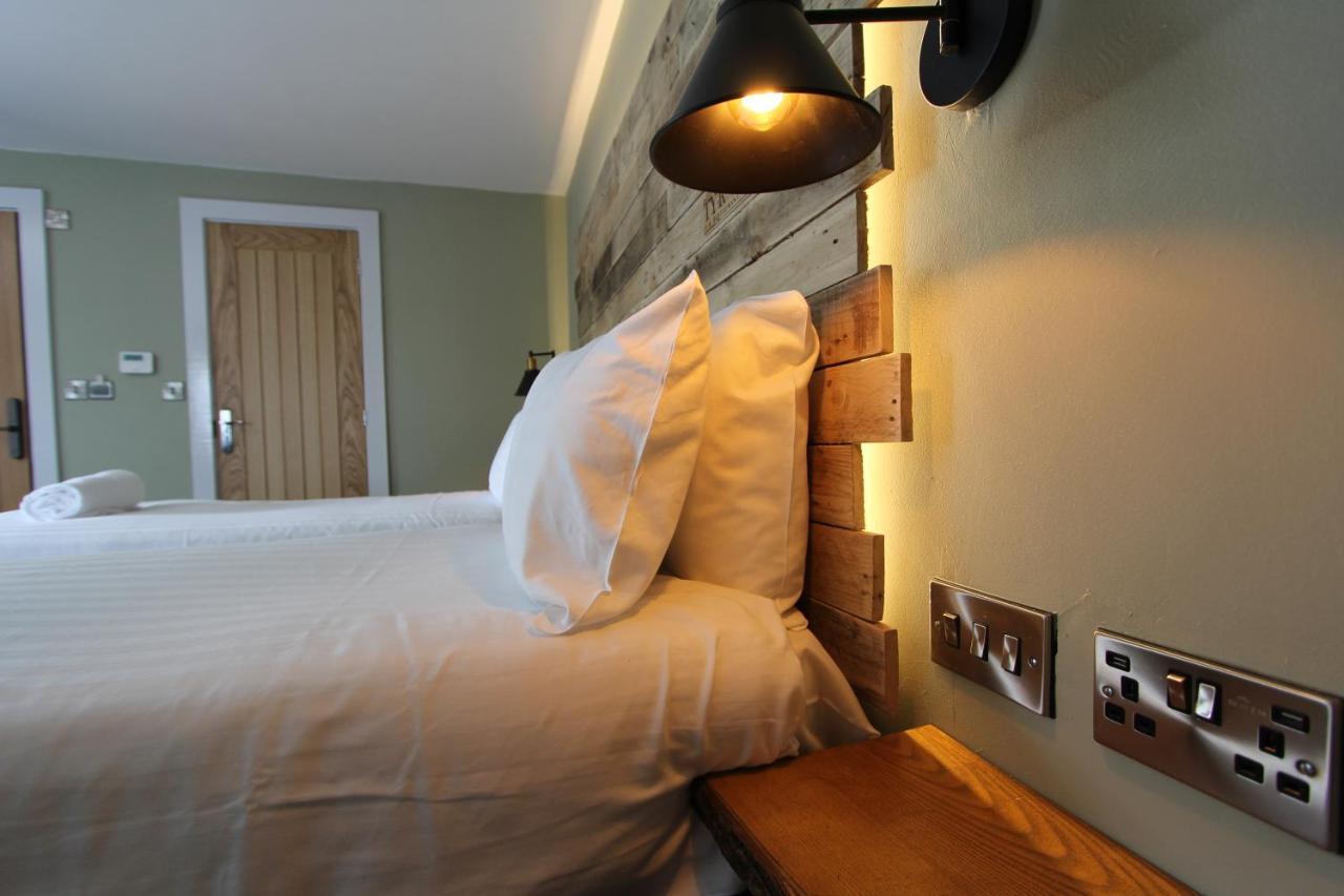 Hotel Tyr Winch Cardiff Esterno foto