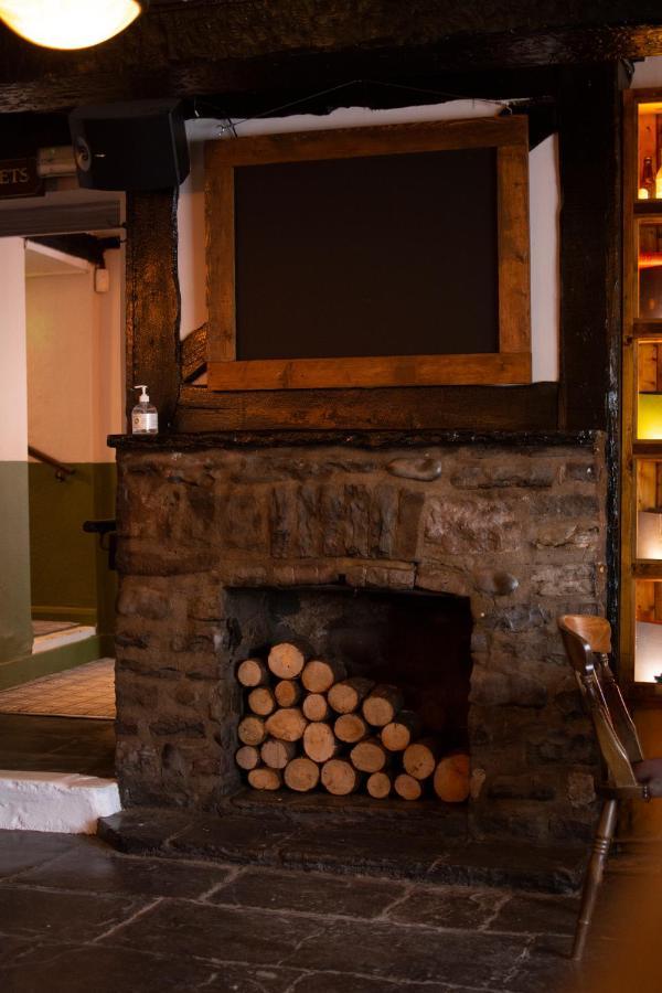Hotel Tyr Winch Cardiff Esterno foto