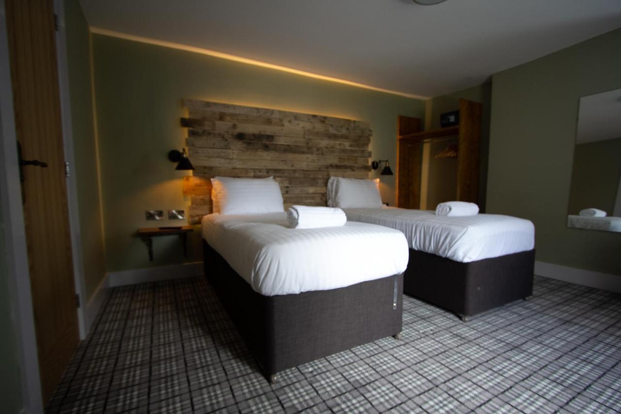Hotel Tyr Winch Cardiff Esterno foto