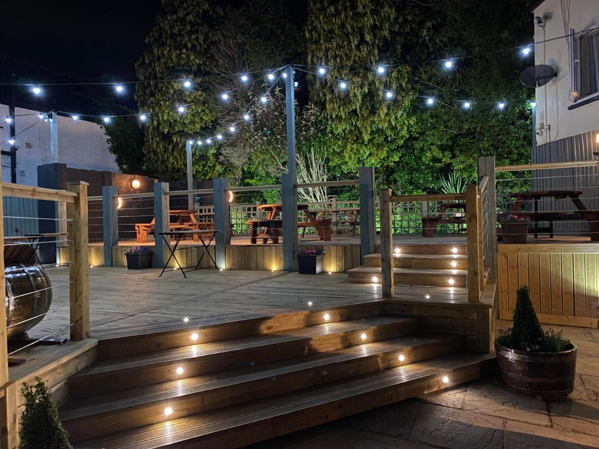 Hotel Tyr Winch Cardiff Esterno foto