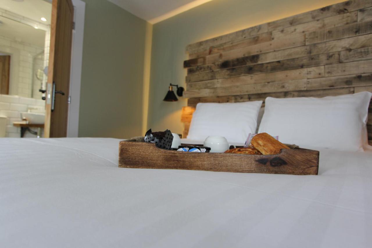 Hotel Tyr Winch Cardiff Esterno foto