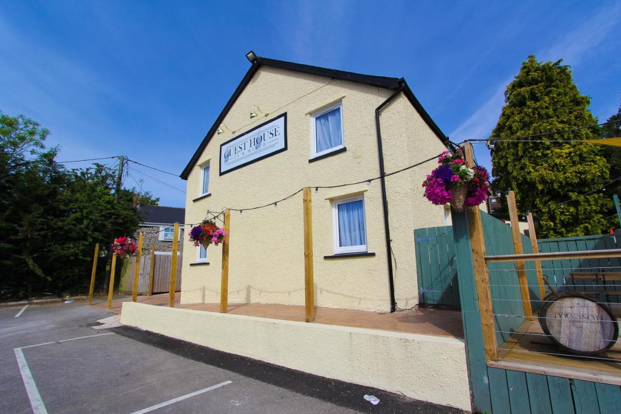 Hotel Tyr Winch Cardiff Esterno foto