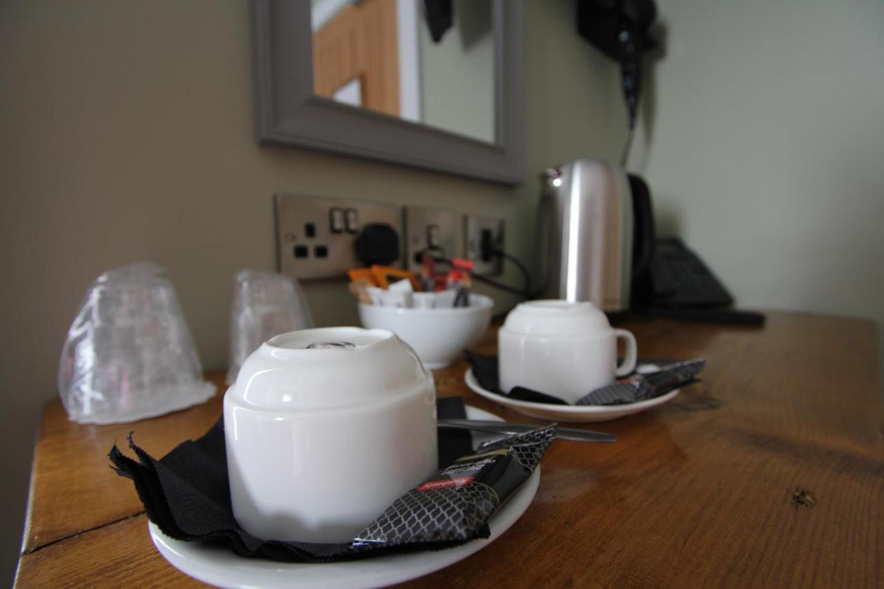 Hotel Tyr Winch Cardiff Esterno foto