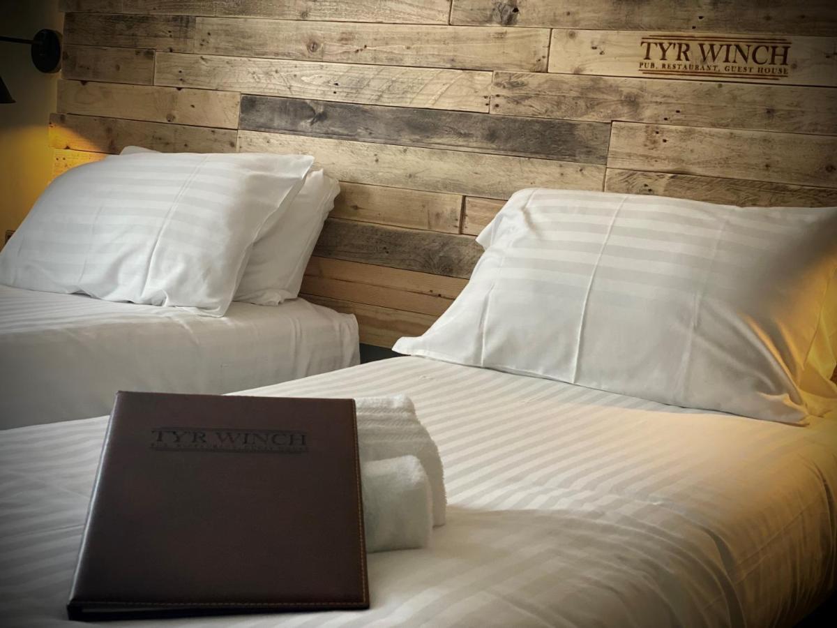 Hotel Tyr Winch Cardiff Esterno foto