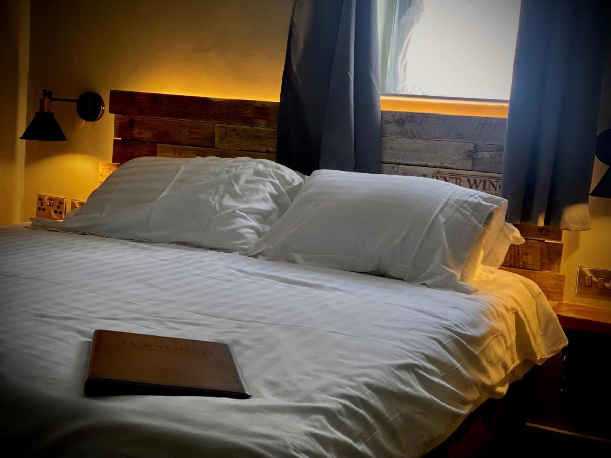 Hotel Tyr Winch Cardiff Esterno foto